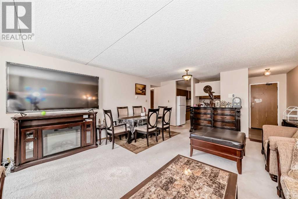 Single Family House for Sale in   Dalton Drive NW Dalhousie Calgary 