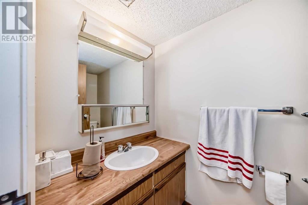 Single Family House for Sale in   Dalton Drive NW Dalhousie Calgary 