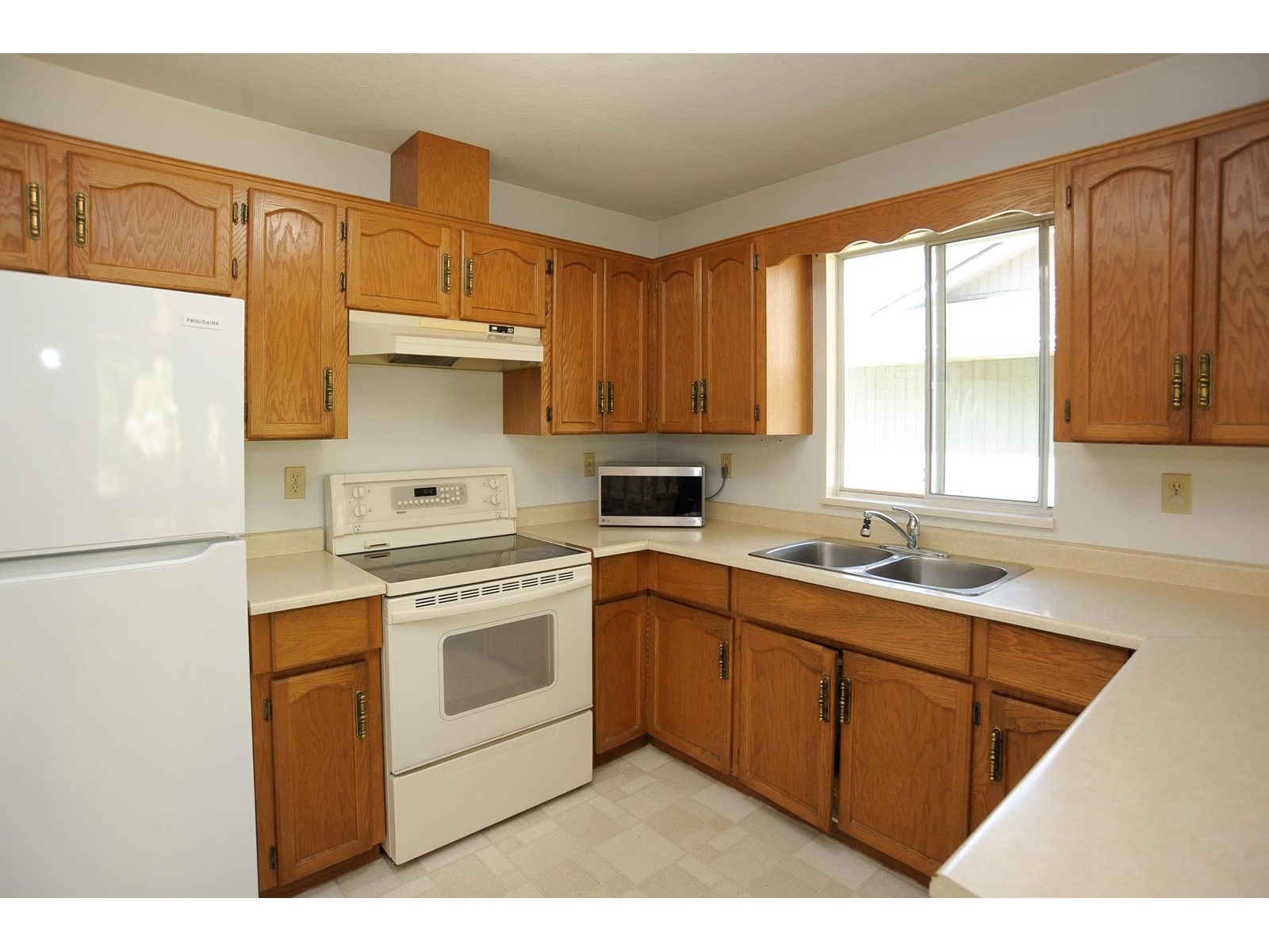 13094 SUMMERHILL CRESCENT, Surrey real estate listing R3008554