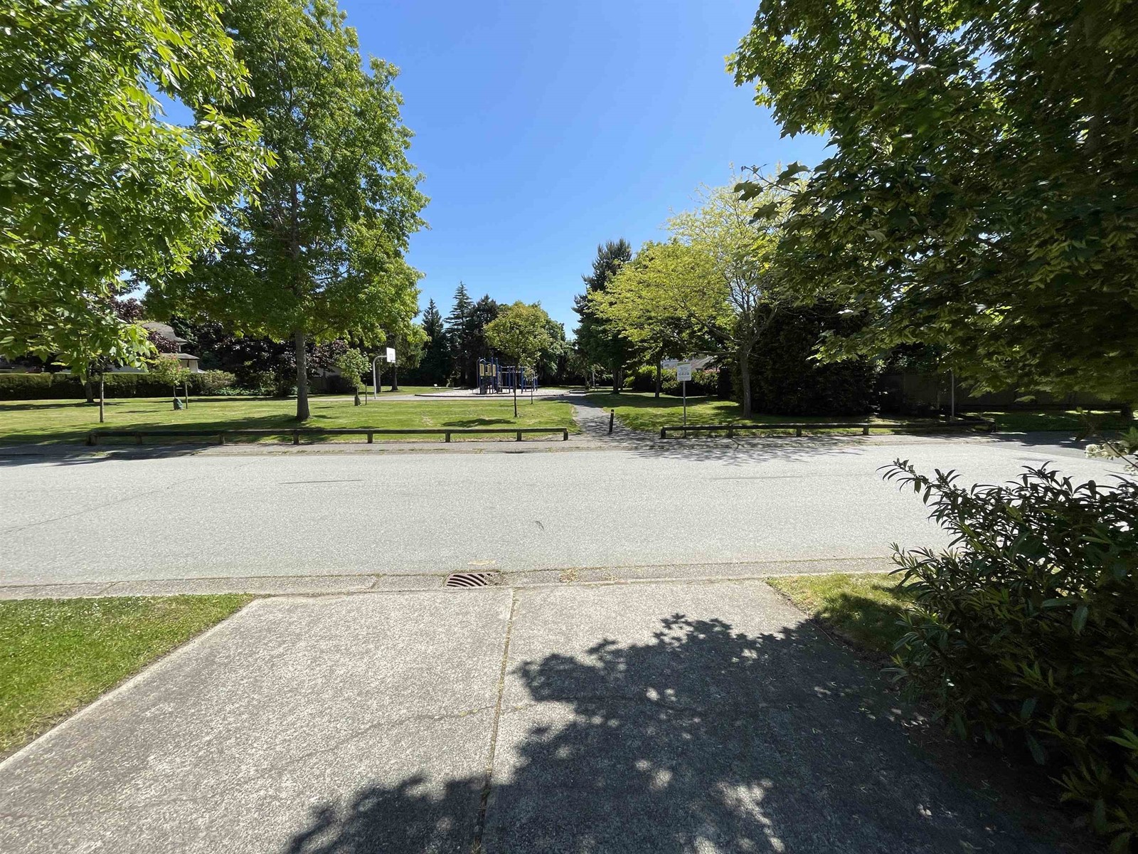 13094 SUMMERHILL CRESCENT, Surrey real estate listing R3008554
