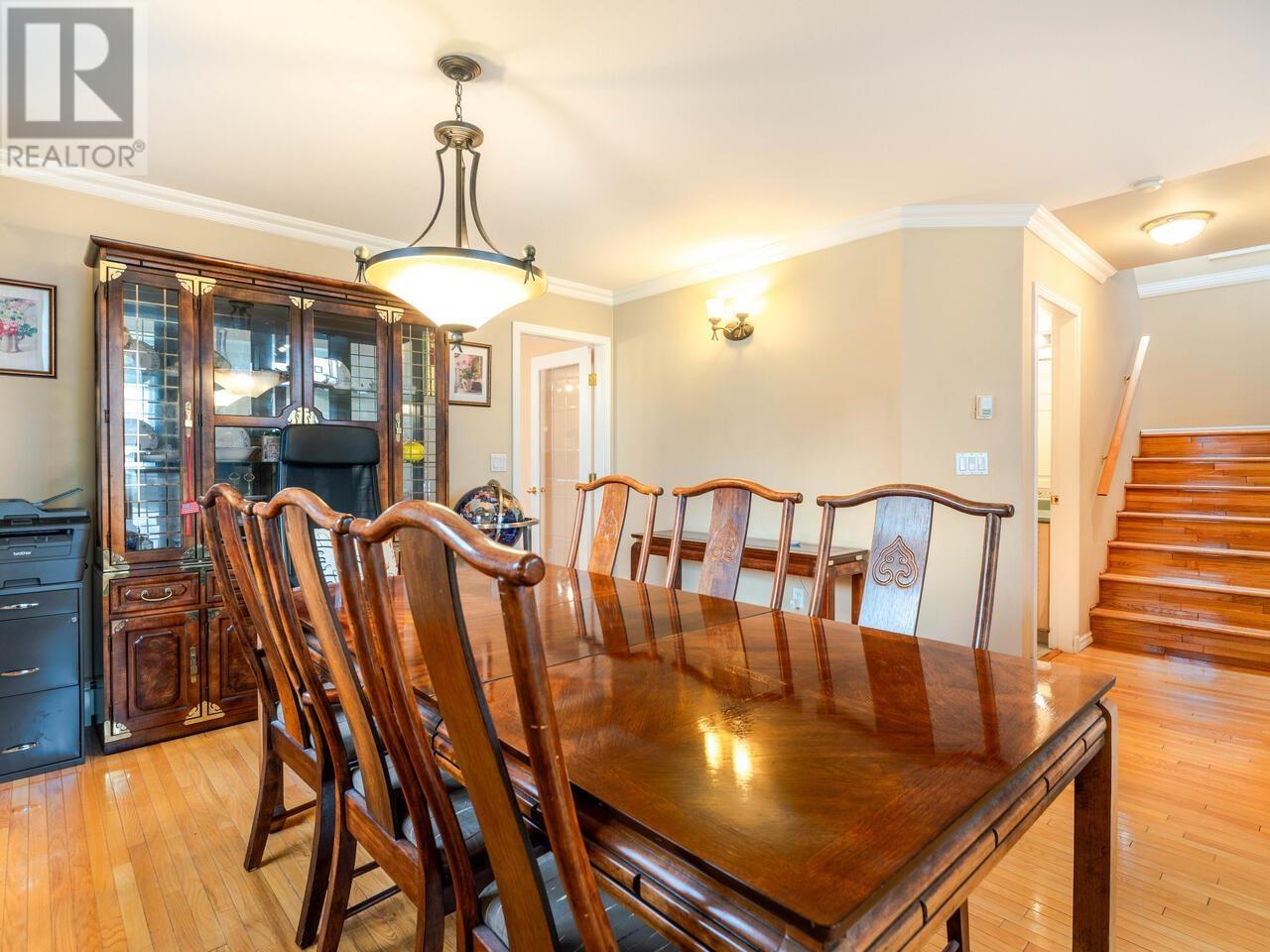 Photo 3 of 7580 12 Th Avenue, Burnaby BC
