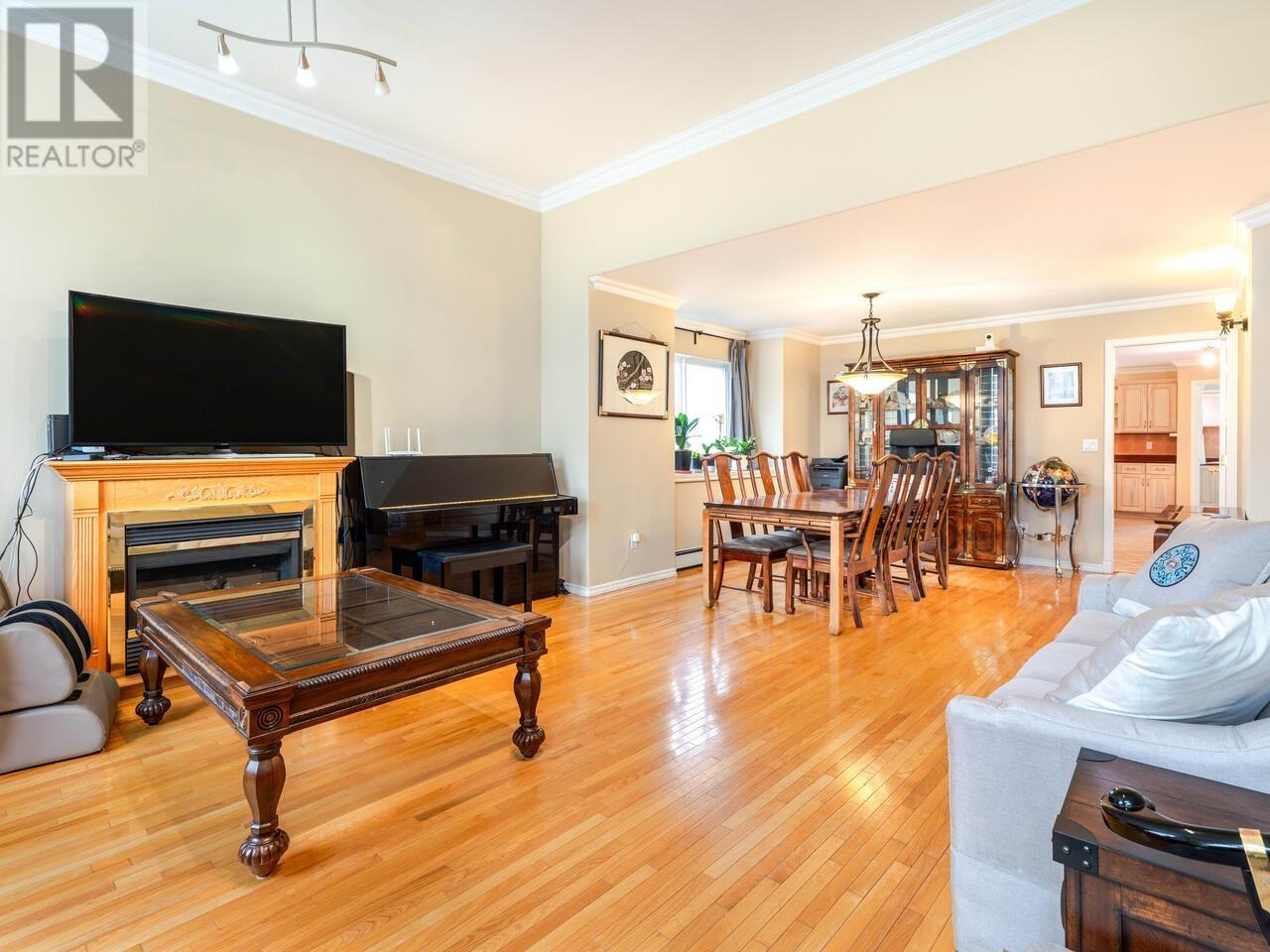 Photo 8 of 7580 12 Th Avenue, Burnaby BC