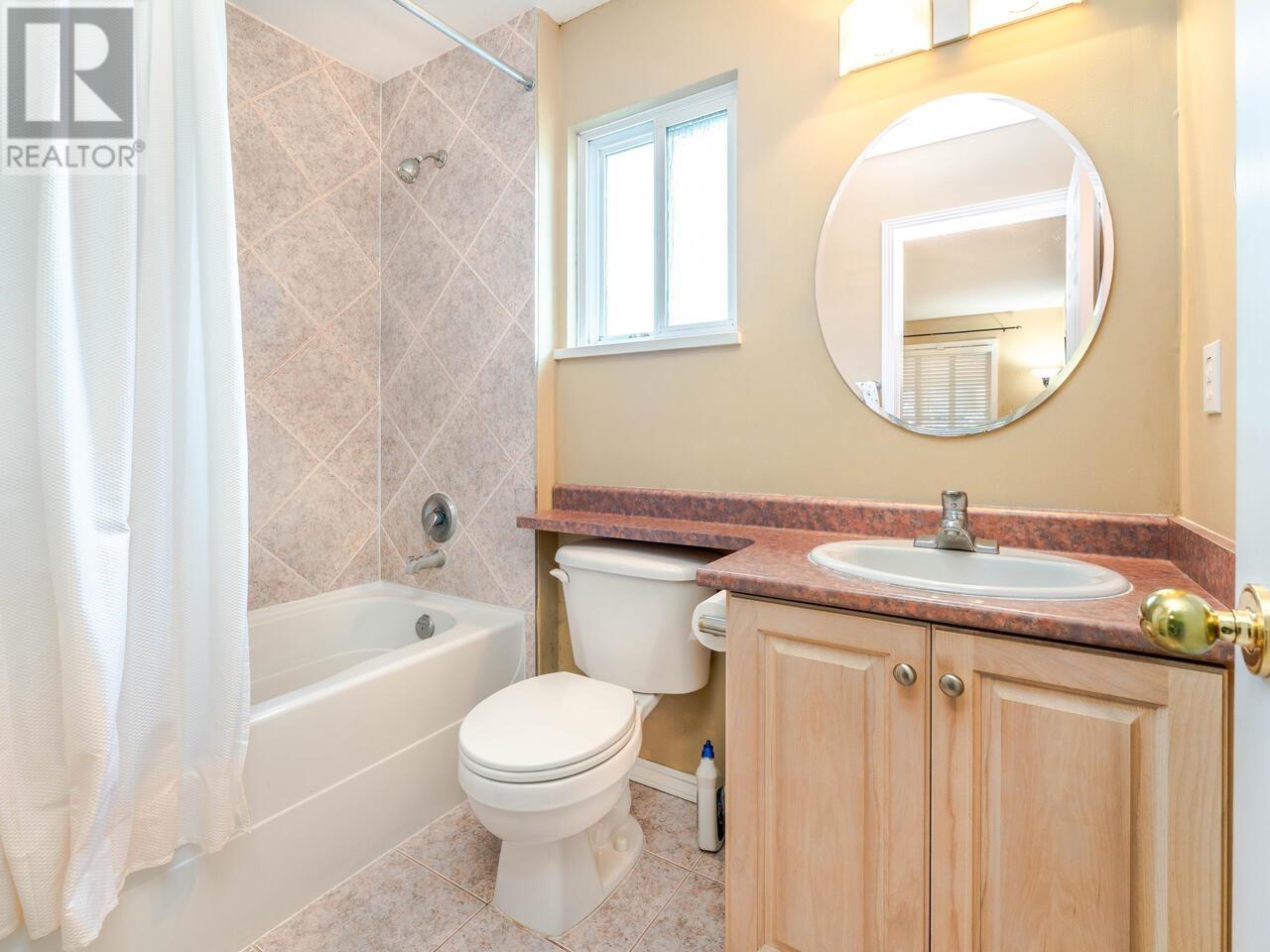 Photo 1 of 7580 12 Th Avenue, Burnaby BC