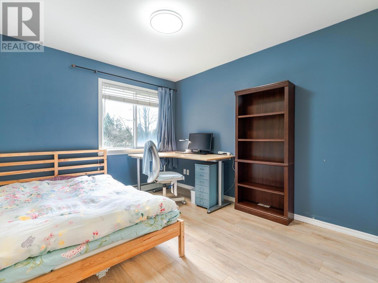 Photo 25 of 7580 12 Th Avenue, Burnaby BC