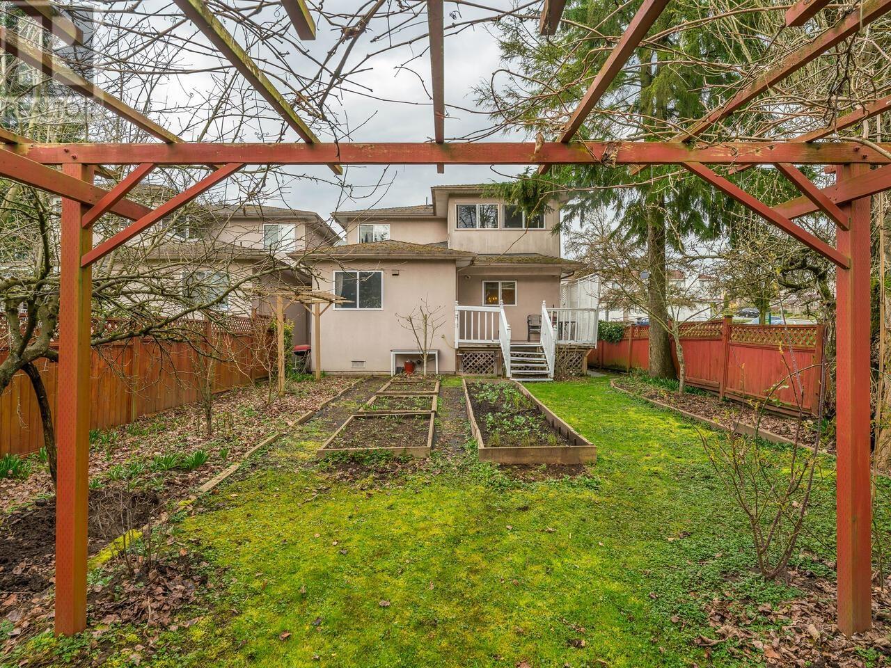 Photo 5 of 7580 12 Th Avenue, Burnaby BC
