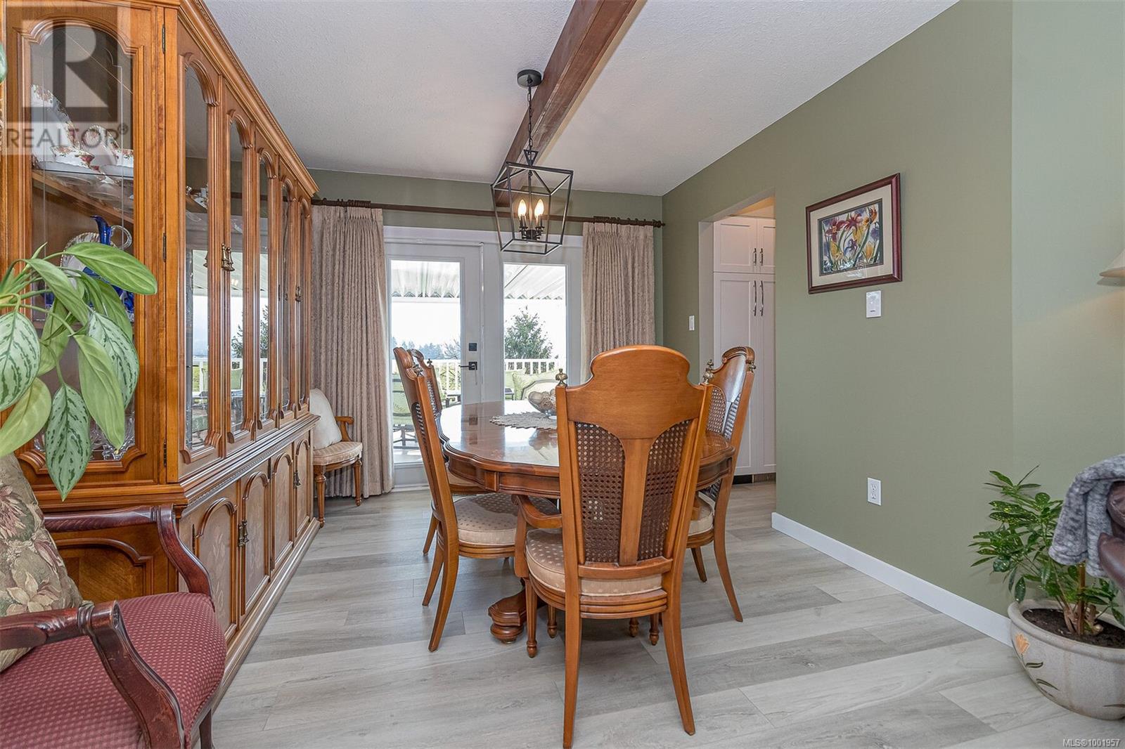 Photo 13 of 6627 Lakes Rd, Duncan BC