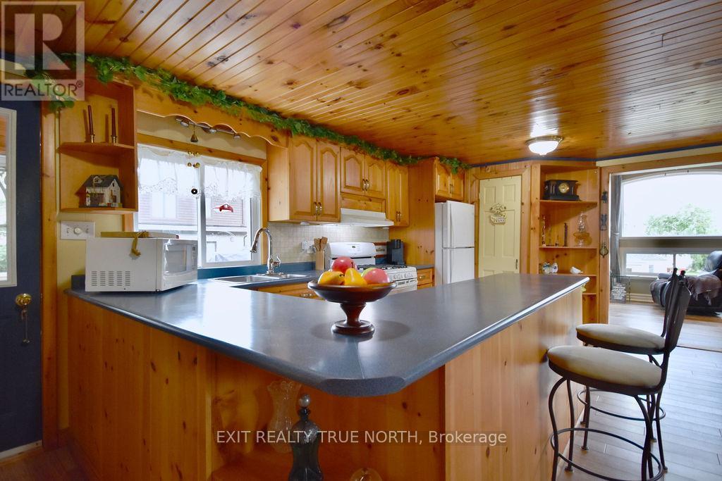 Photo 35 of 5632 Penetanguishene Road, Springwater ON