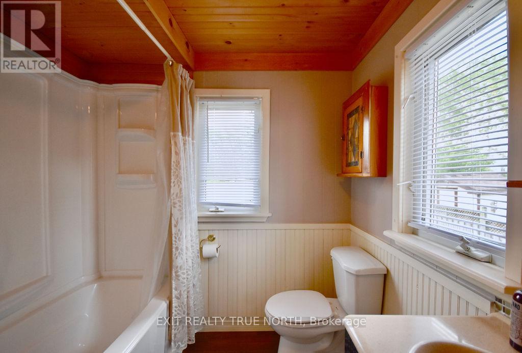 Photo 16 of 5632 Penetanguishene Road, Springwater ON