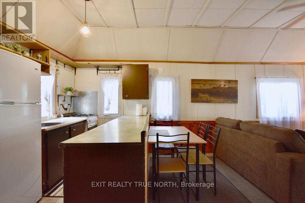 Photo 33 of 5632 Penetanguishene Road, Springwater ON