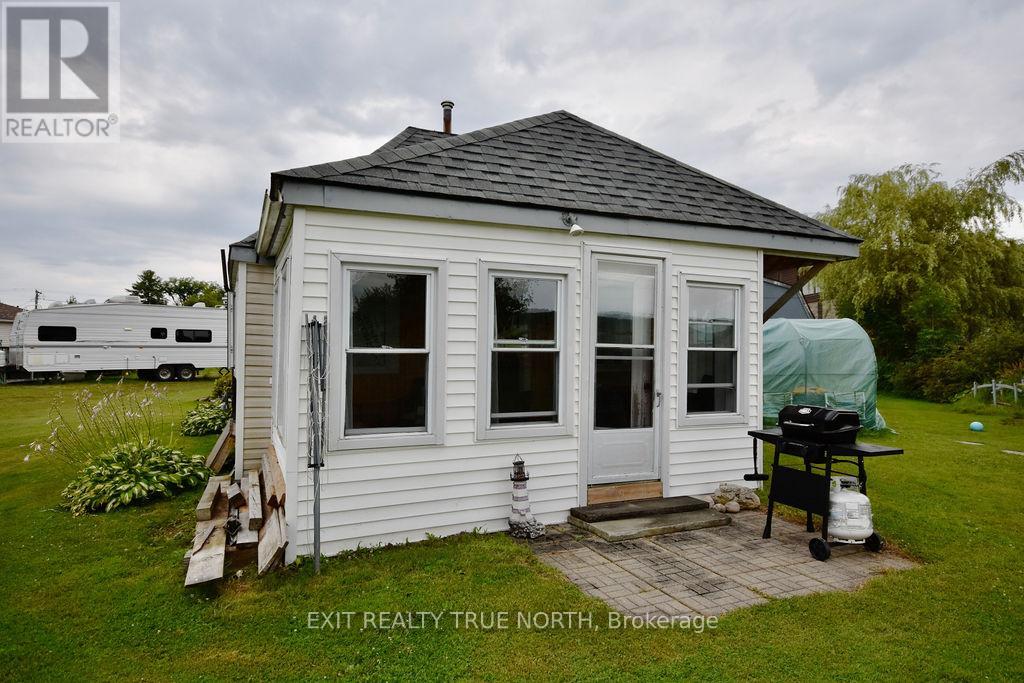 Photo 6 of 5632 Penetanguishene Road, Springwater ON