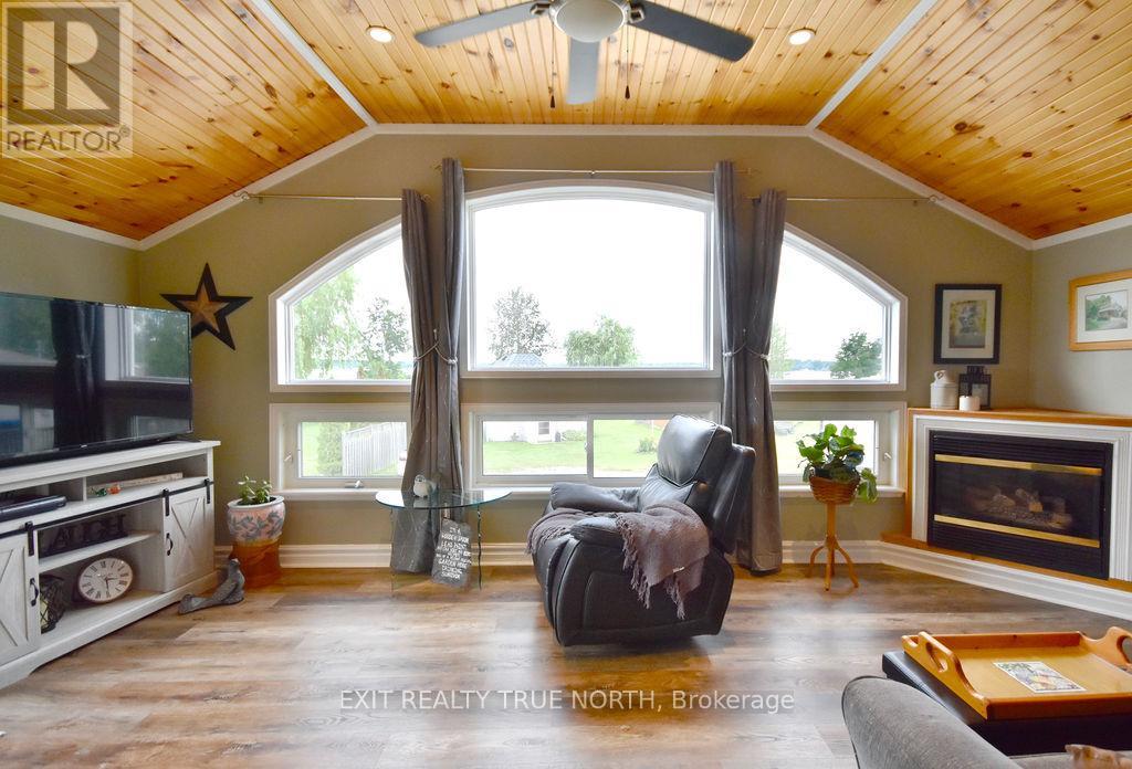 Photo 31 of 5632 Penetanguishene Road, Springwater ON