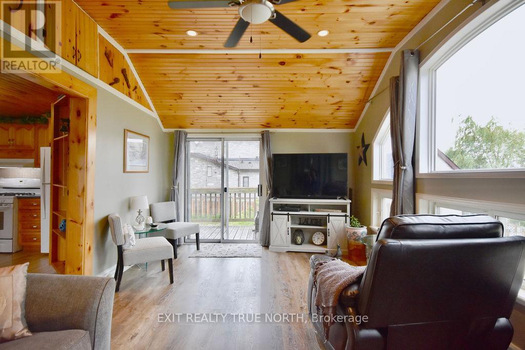 Photo 9 of 5632 Penetanguishene Road, Springwater ON