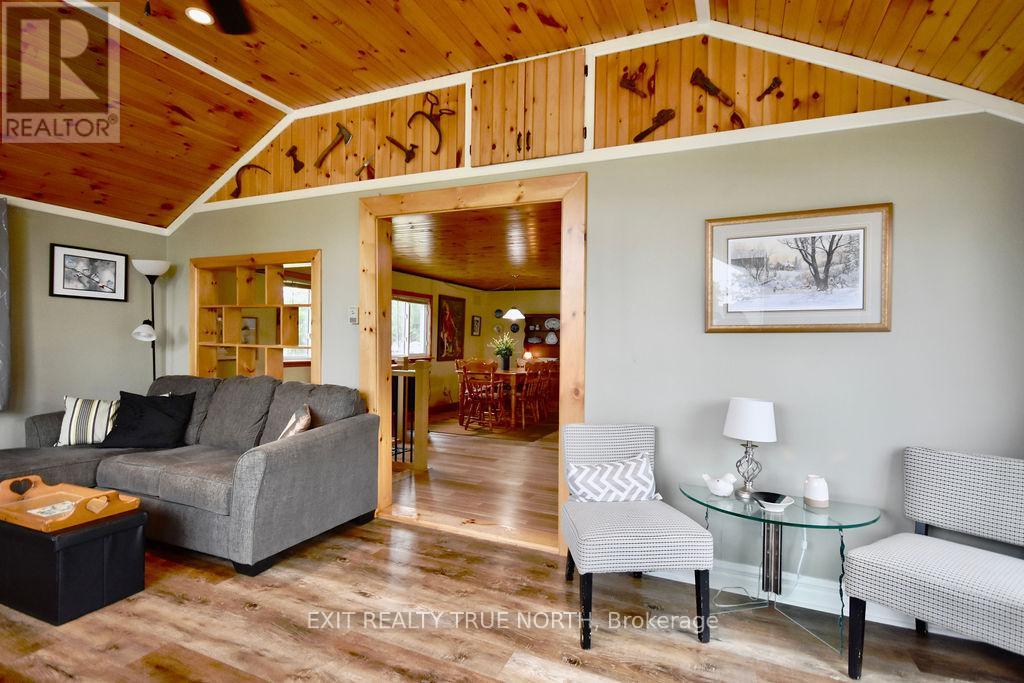 Photo 24 of 5632 Penetanguishene Road, Springwater ON