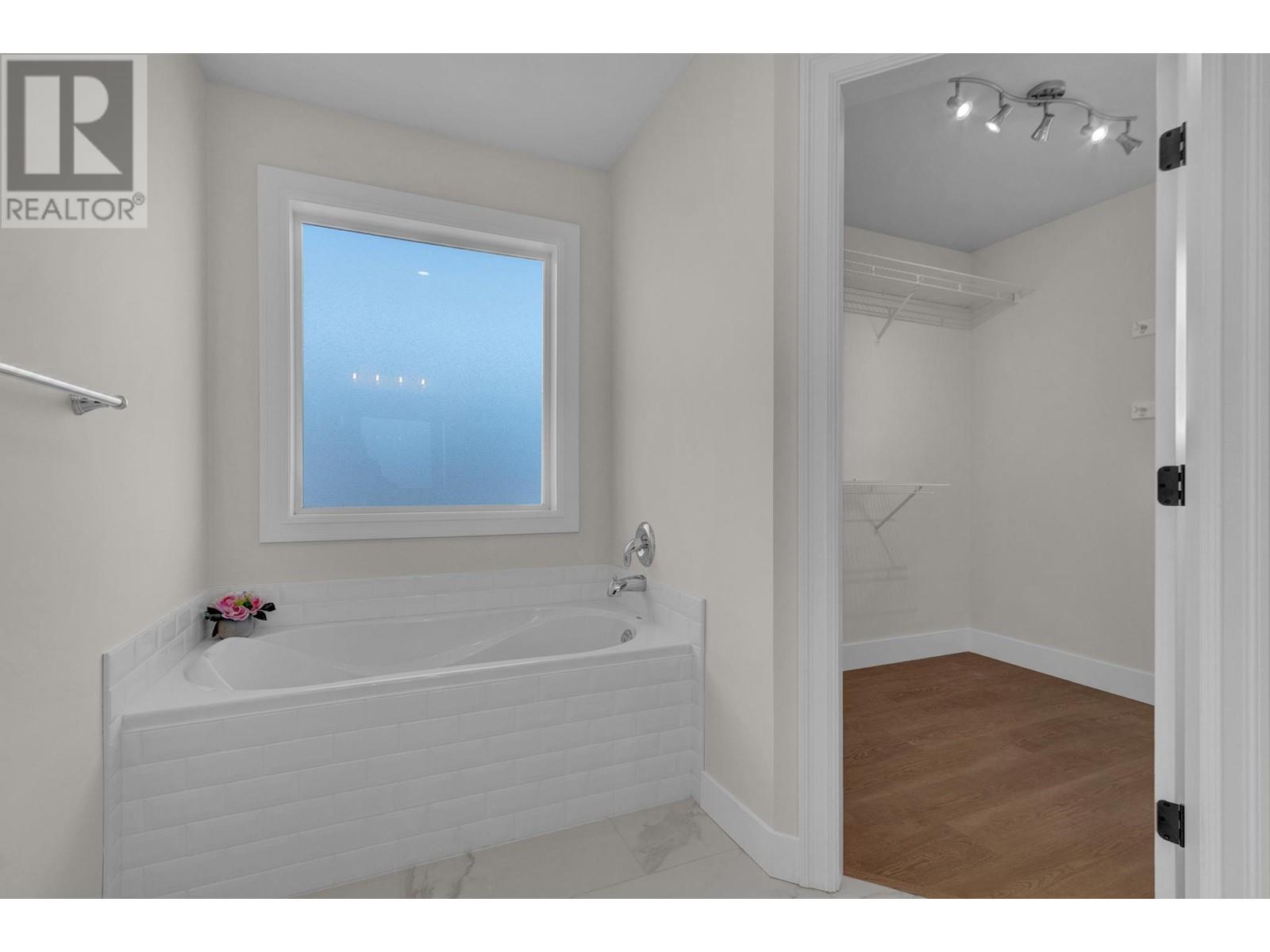 Photo 3 of 6807 Westmount Drive, Prince George BC