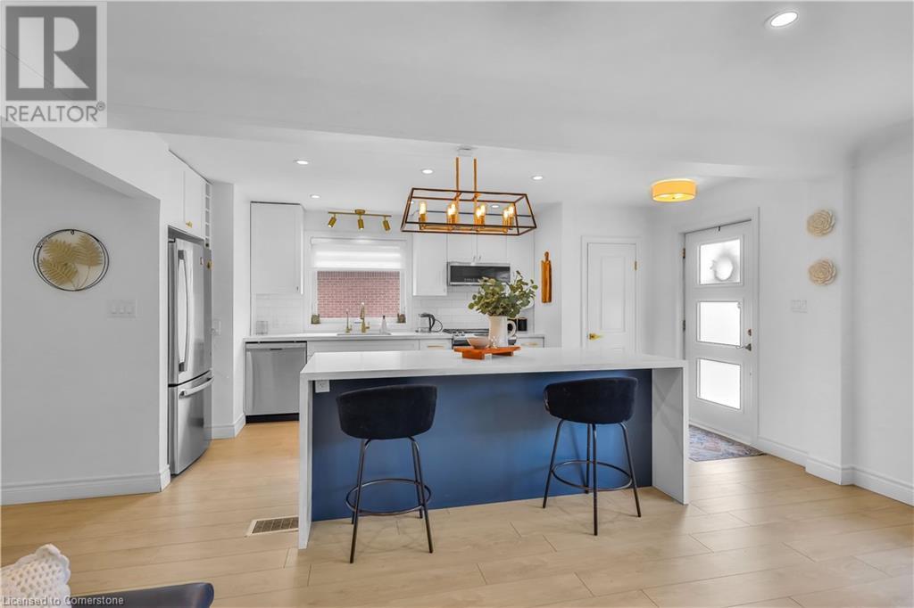 Photo 10 of 79 Castlefield Drive, Hamilton ON