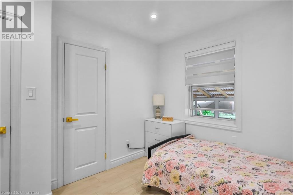 Photo 17 of 79 Castlefield Drive, Hamilton ON
