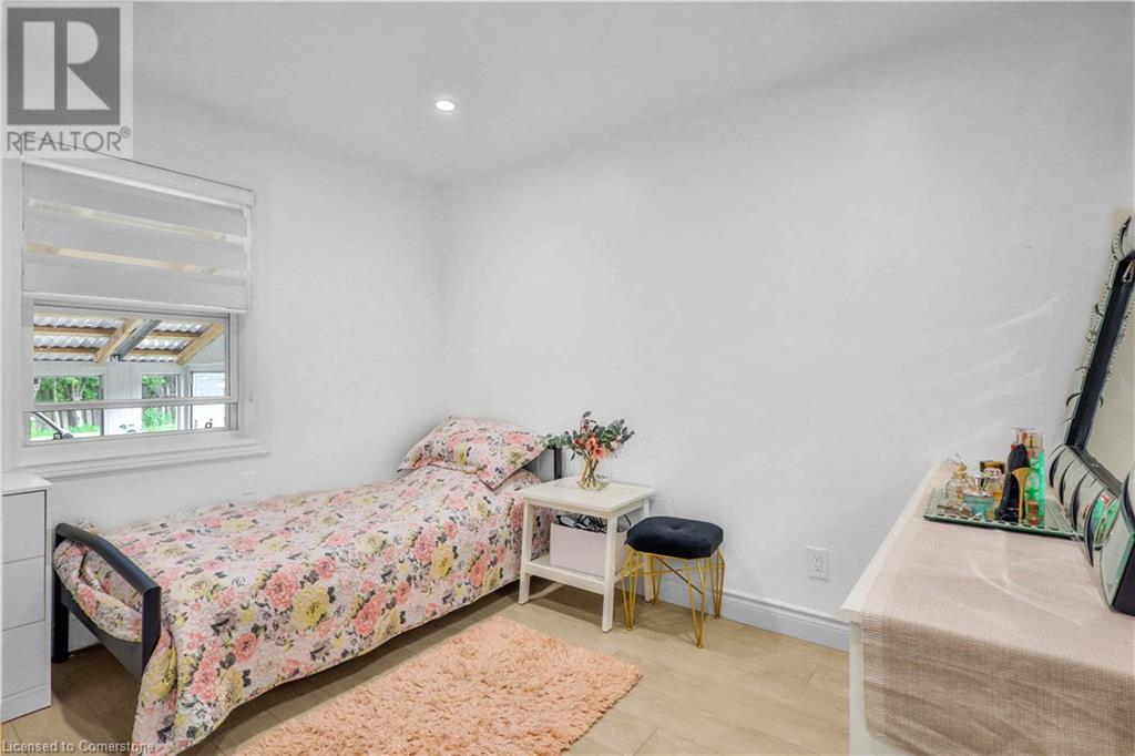 Photo 16 of 79 Castlefield Drive, Hamilton ON