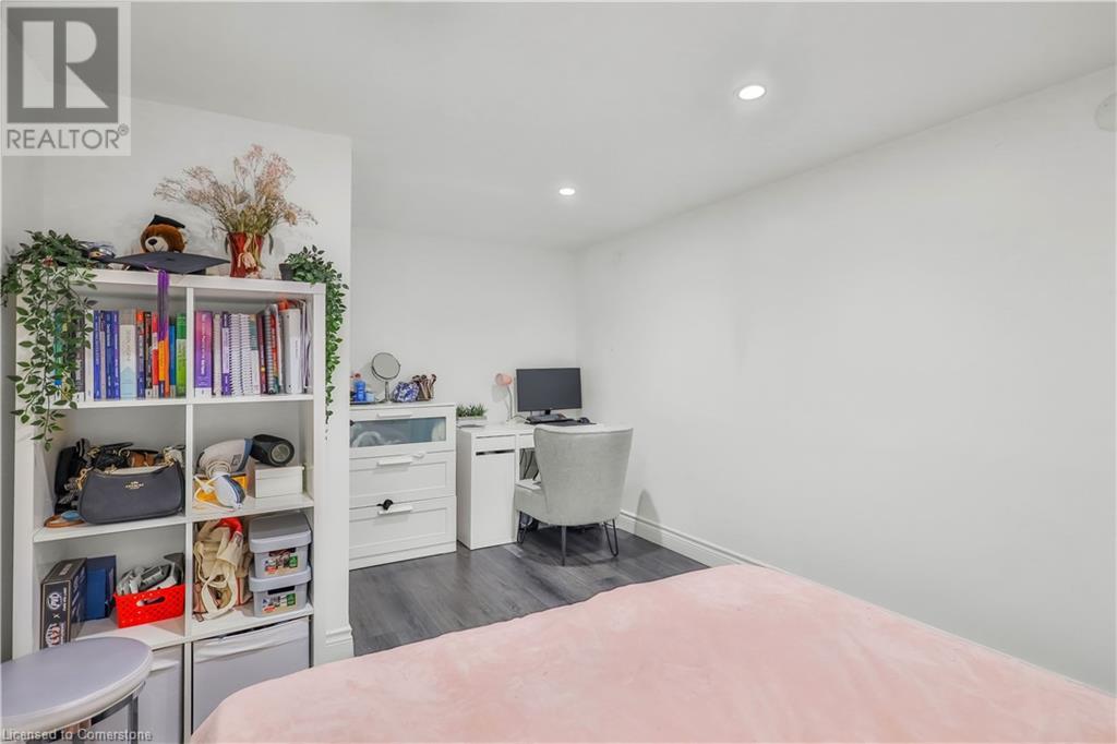 Photo 31 of 79 Castlefield Drive, Hamilton ON
