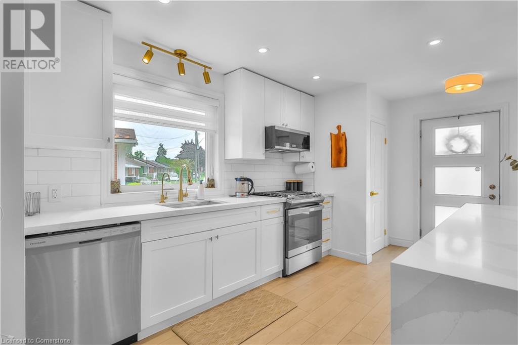 Photo 7 of 79 Castlefield Drive, Hamilton ON