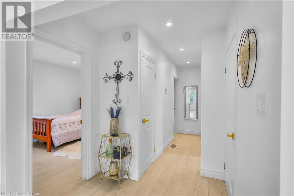 Photo 14 of 79 Castlefield Drive, Hamilton ON