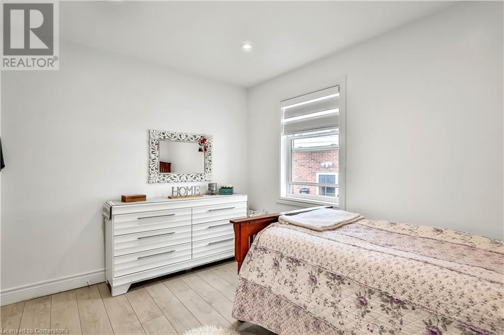 Photo 18 of 79 Castlefield Drive, Hamilton ON