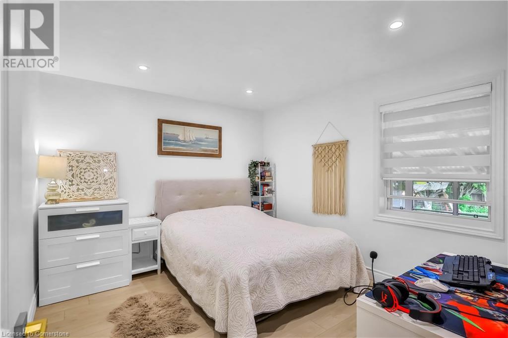 Photo 19 of 79 Castlefield Drive, Hamilton ON