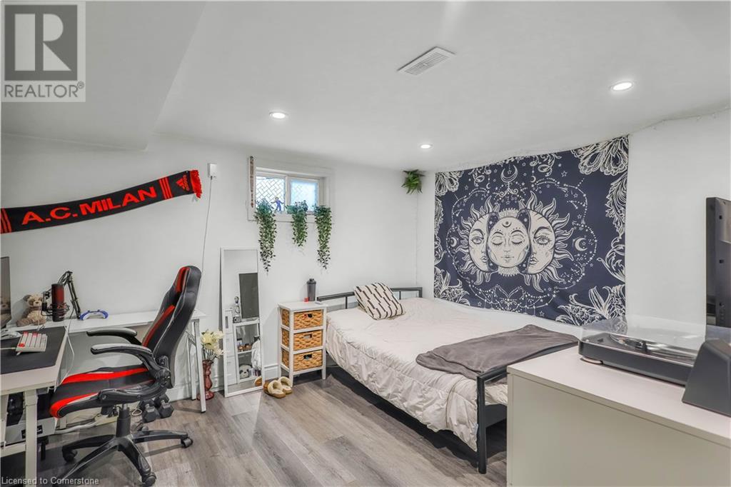 Photo 33 of 79 Castlefield Drive, Hamilton ON