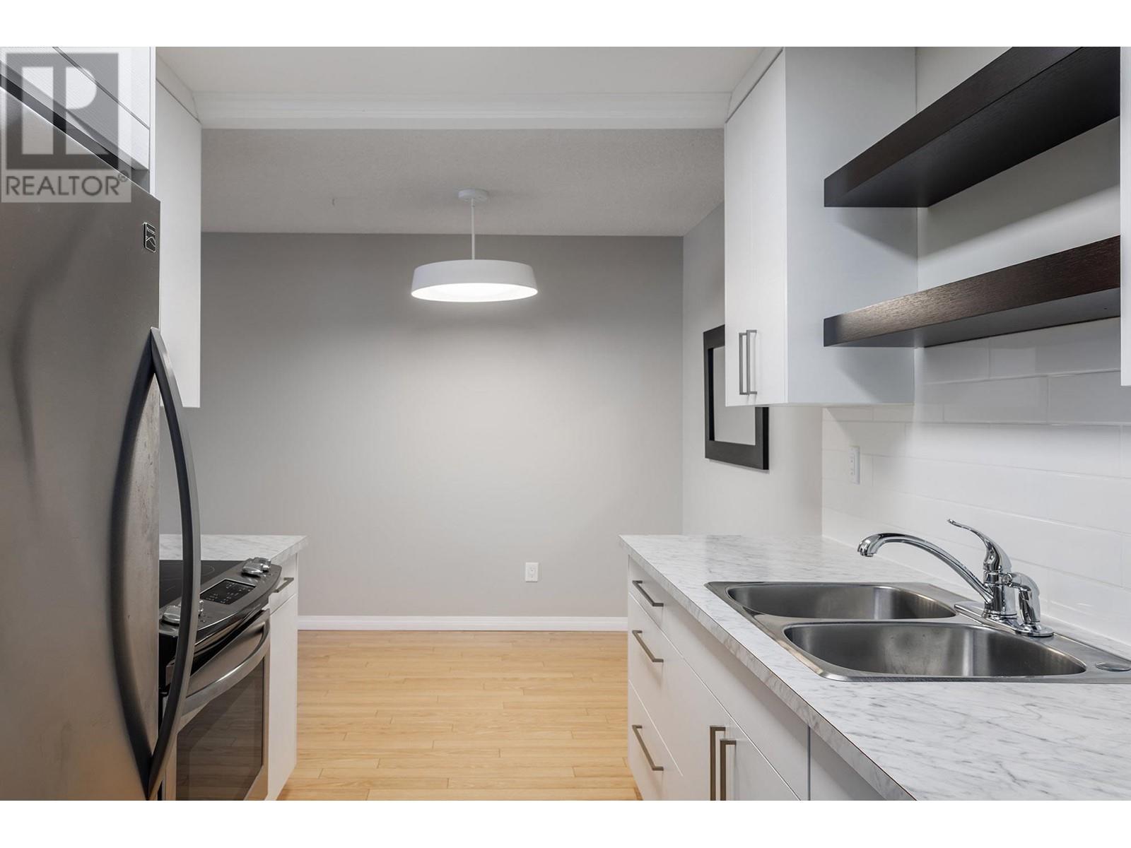 206 2085 Gordon Drive, Kelowna