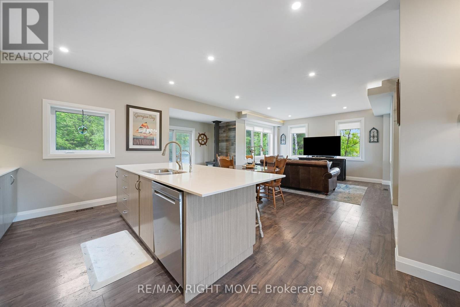 Photo 7 of 1432 Honey Harbour Road, Georgian Bay ON