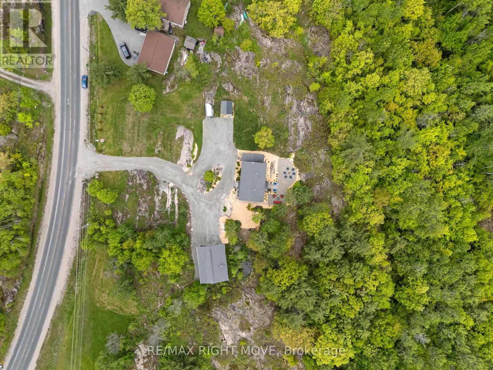 Photo 8 of 1432 Honey Harbour Road, Georgian Bay ON