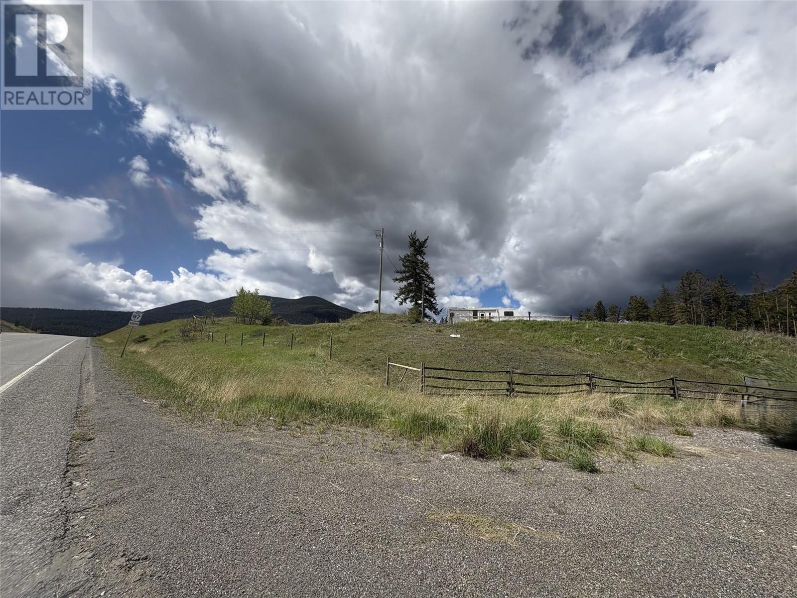 Photo 5 of 1120 Cariboo Highway, Clinton BC