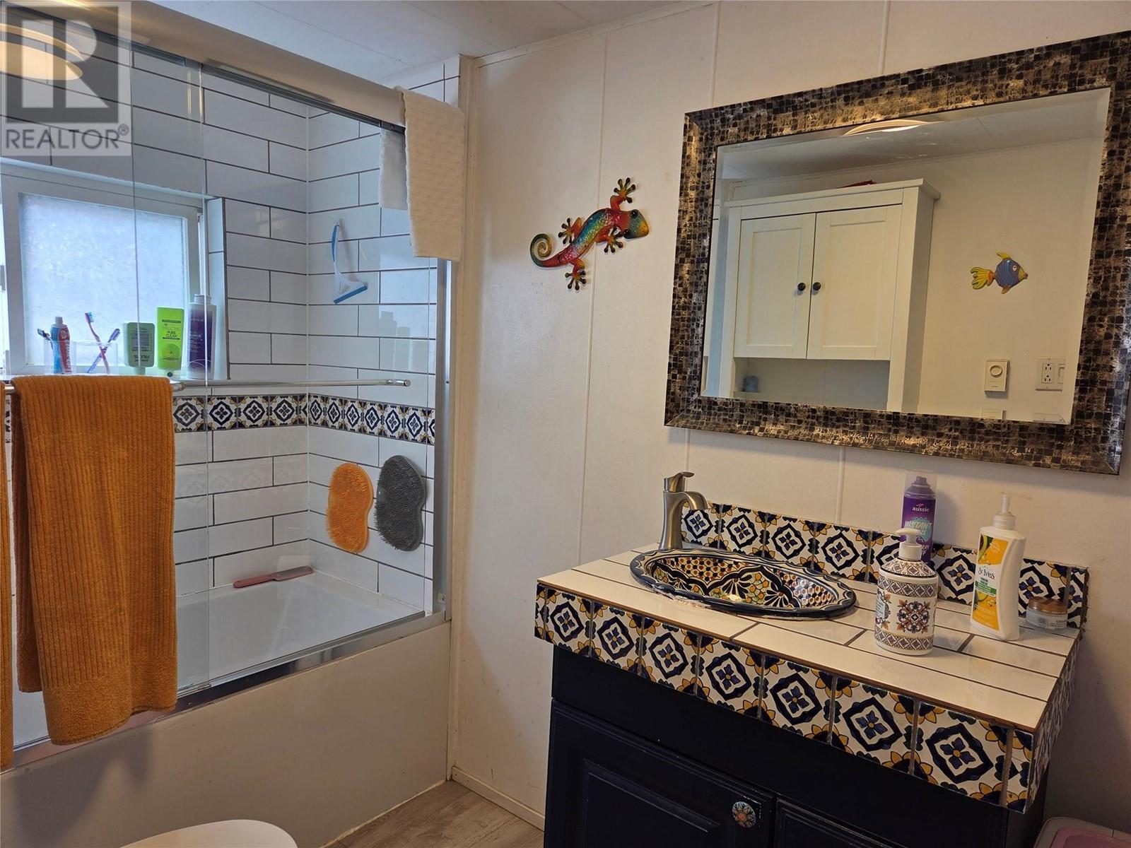 Photo 12 of 529 6th Avenue, Keremeos BC