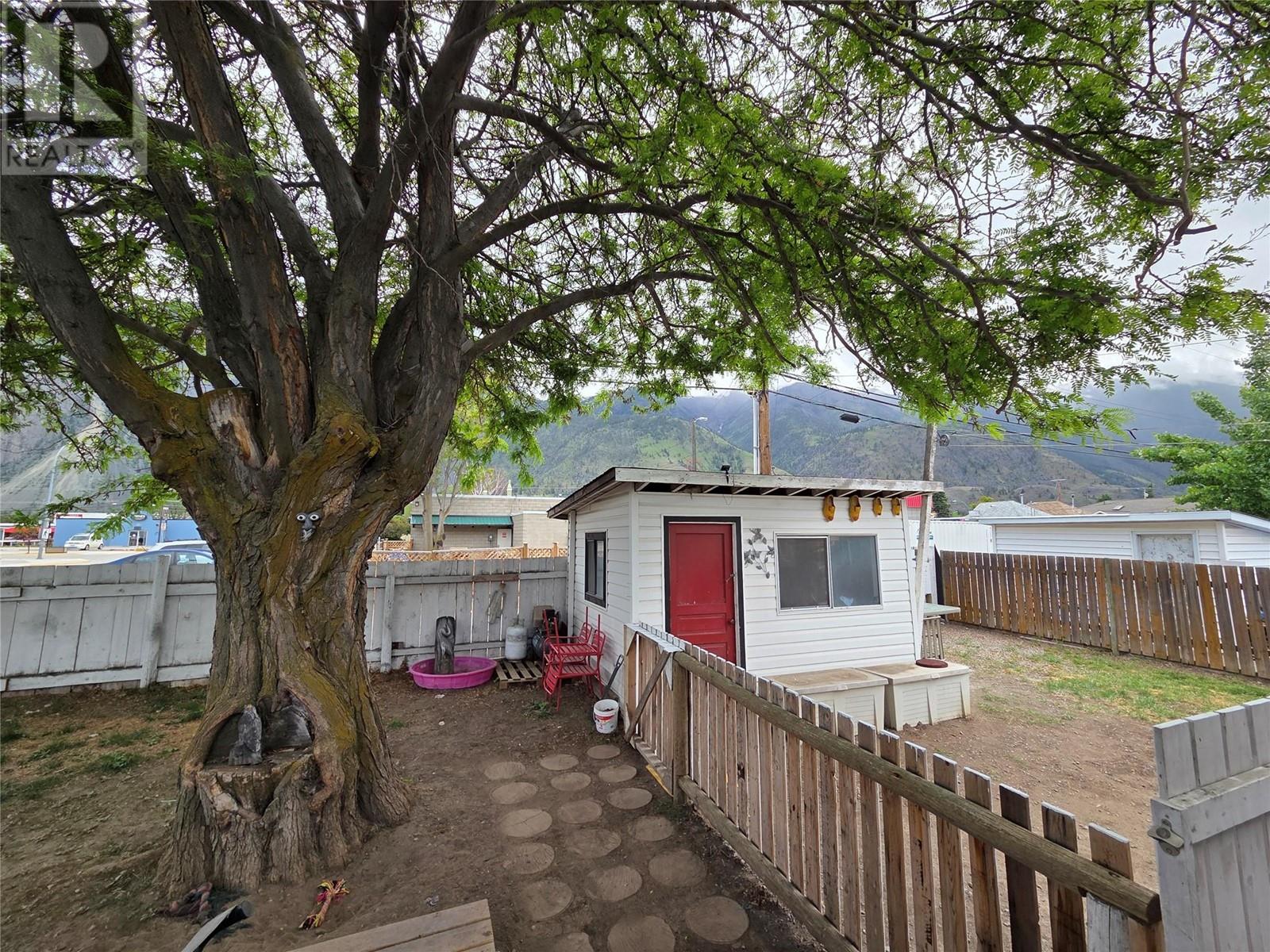 Photo 16 of 529 6th Avenue, Keremeos BC