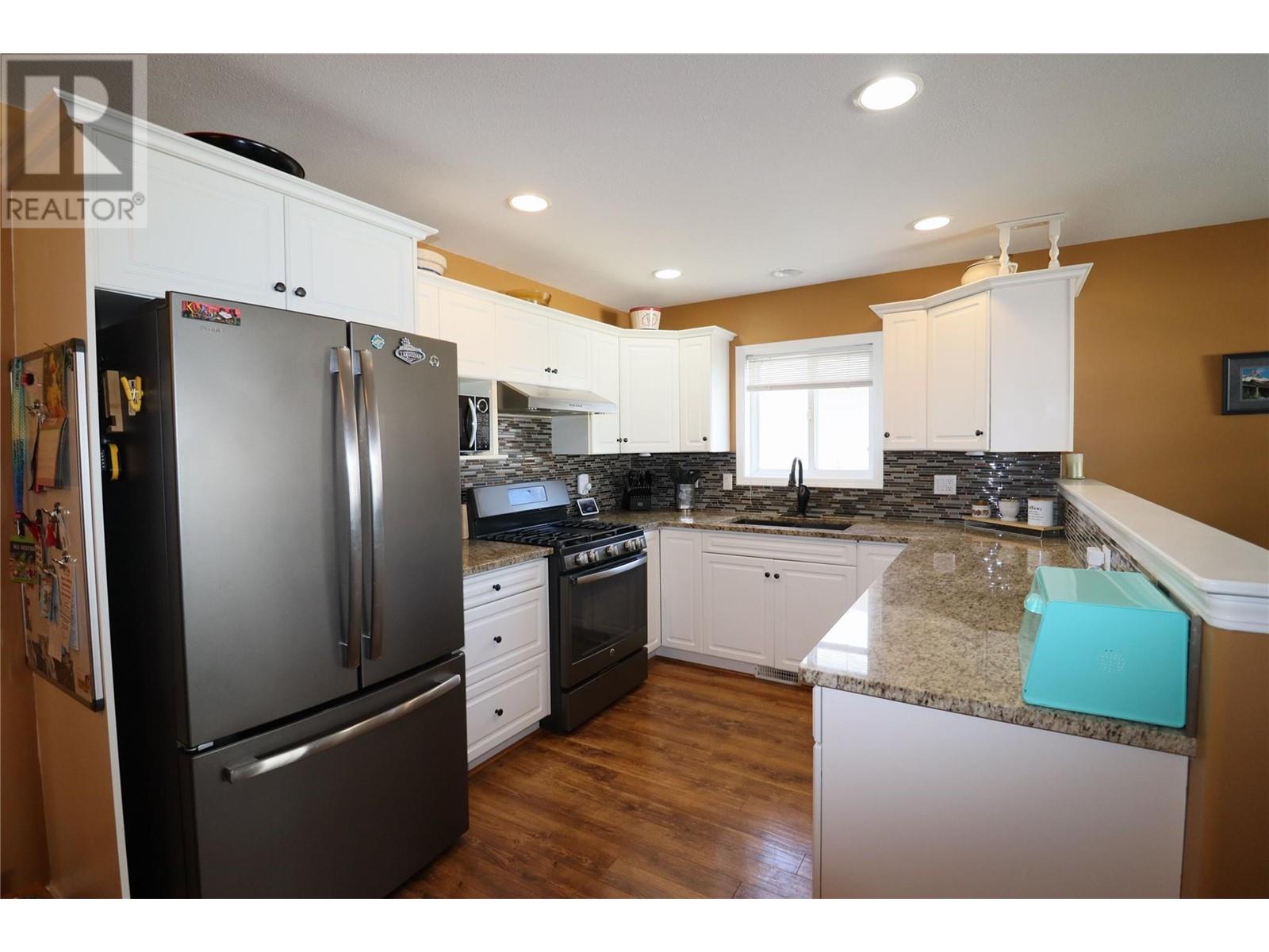 2160 BRYCEN Place, Grand Forks