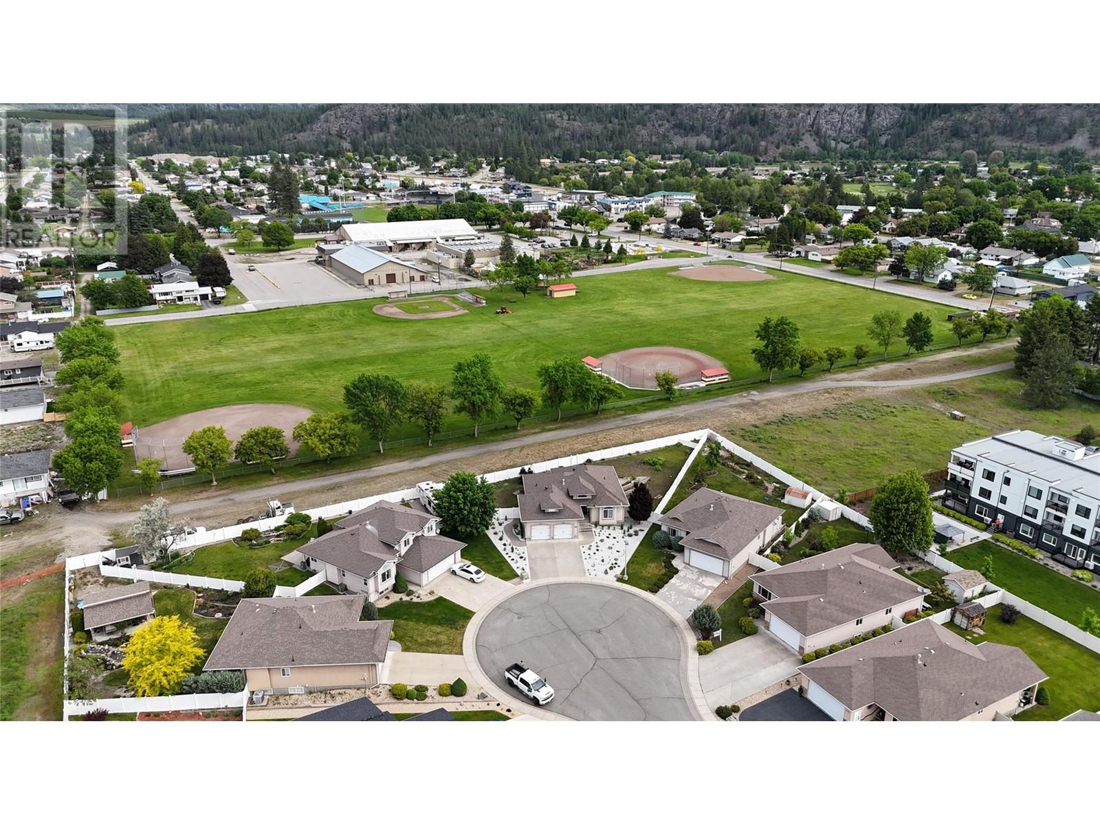 2160 BRYCEN Place, Grand Forks