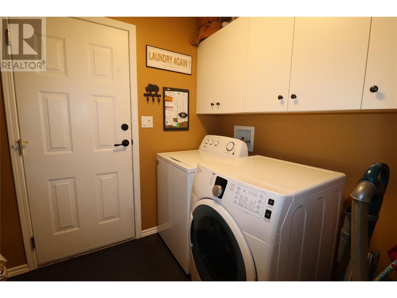 2160 BRYCEN Place, Grand Forks