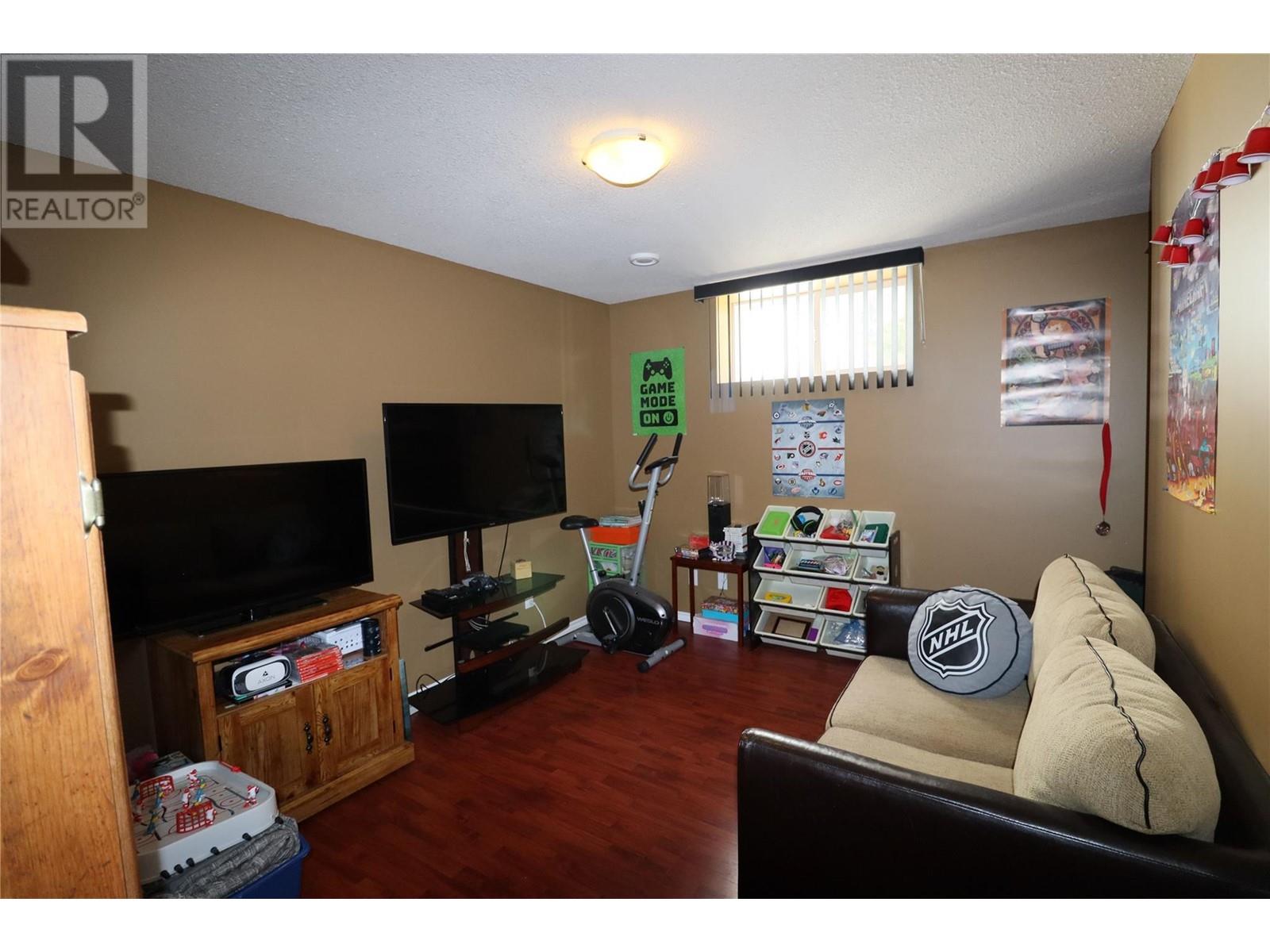 2160 BRYCEN Place, Grand Forks