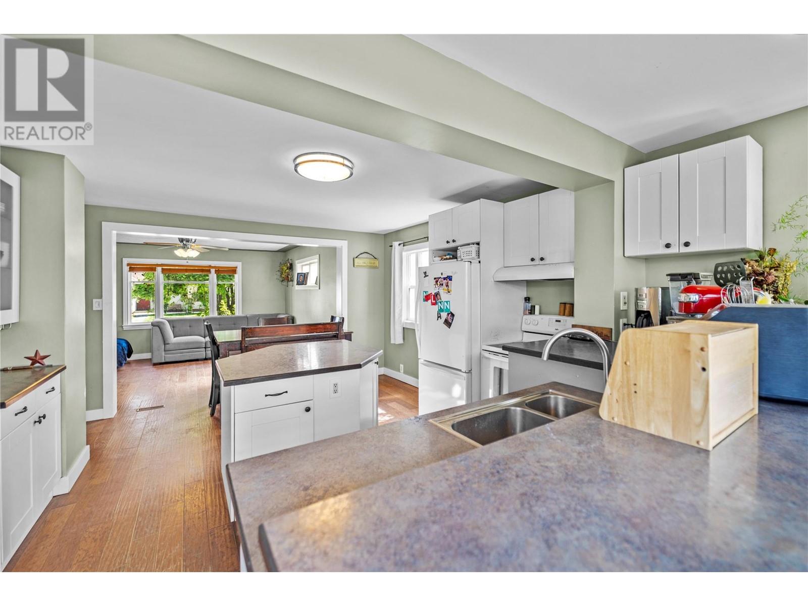 Photo 24 of 551 Linden Avenue, Kamloops BC