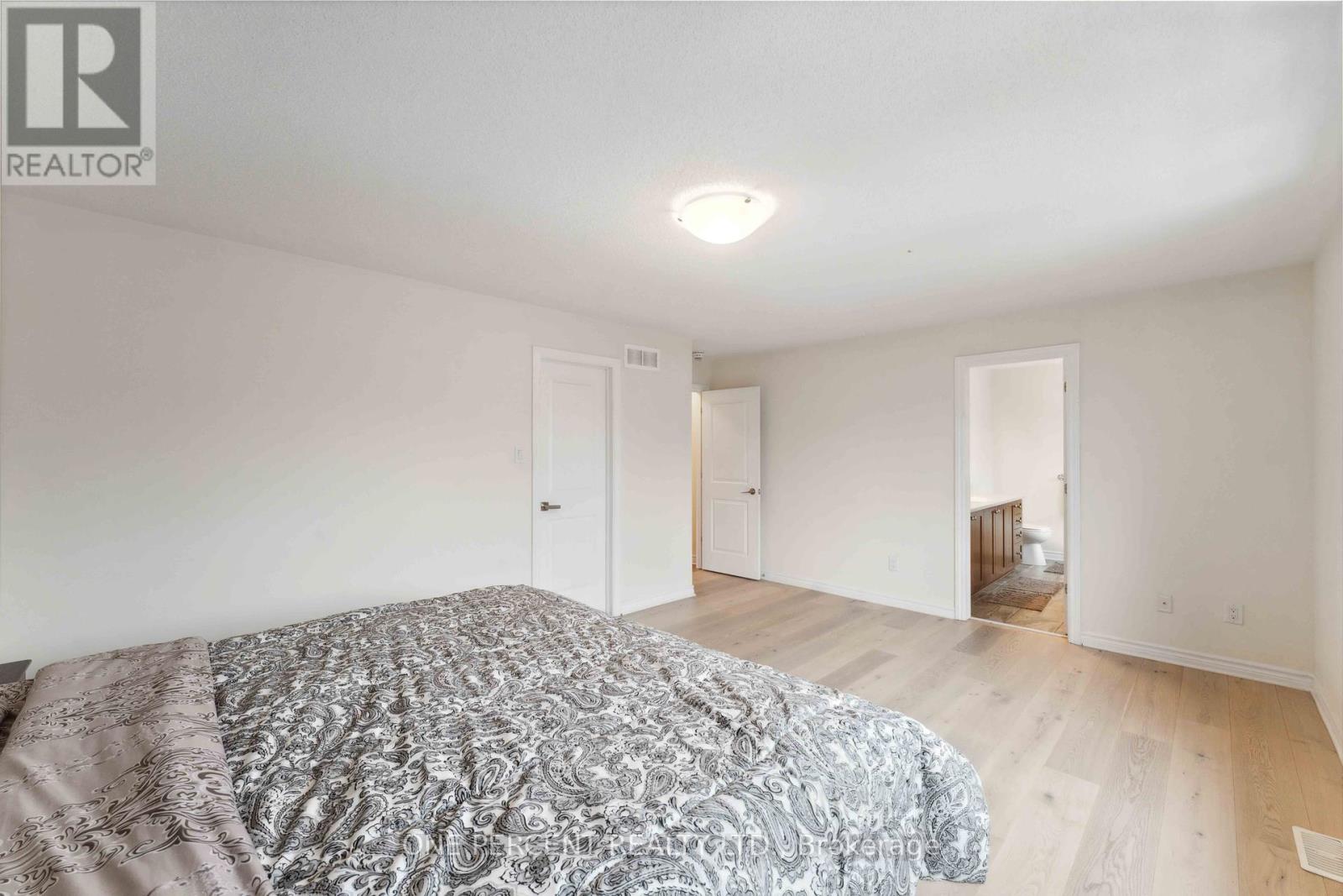 Photo 18 of 552 Genevriers Street, Ottawa ON