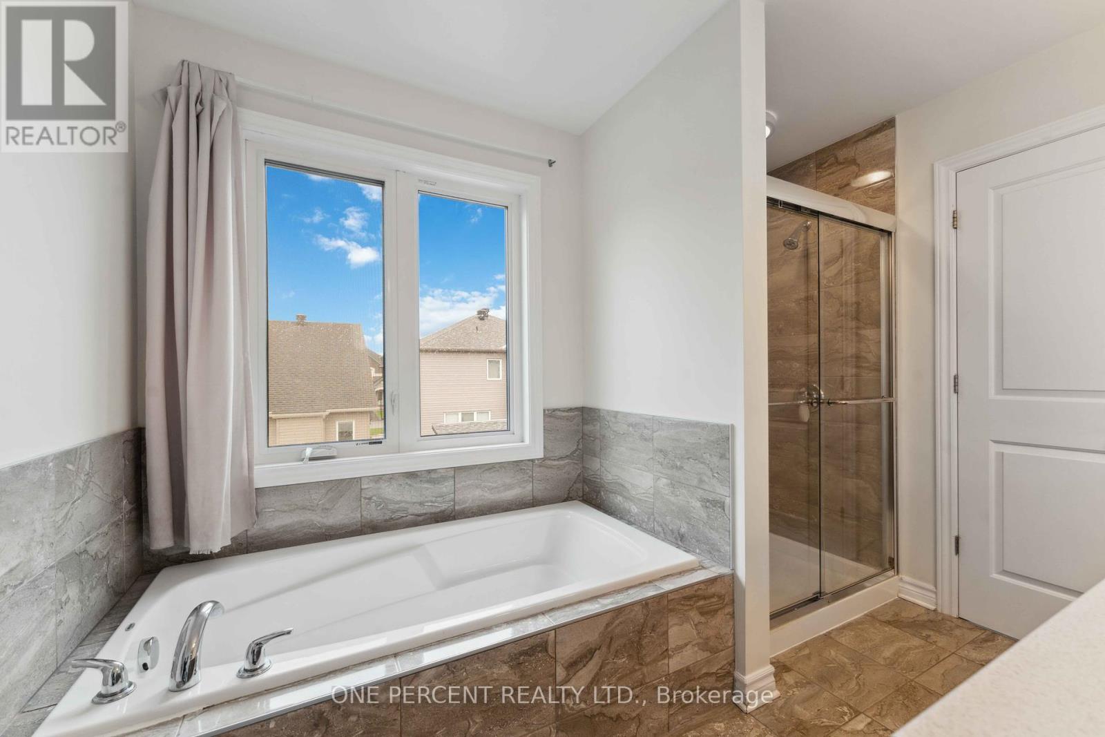 Photo 2 of 552 Genevriers Street, Ottawa ON