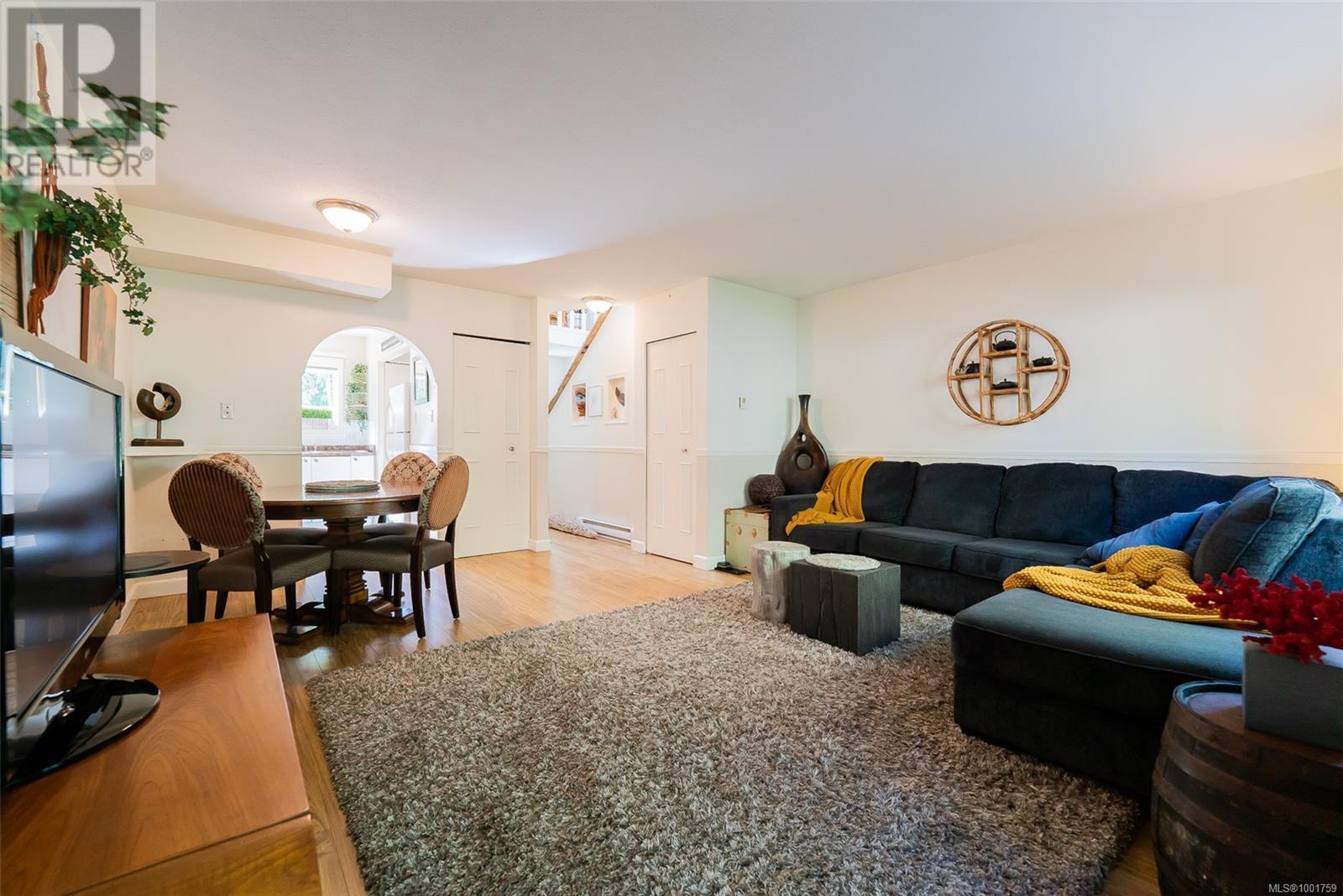 Photo 4 of 2 3470 Hillside Ave, Nanaimo BC