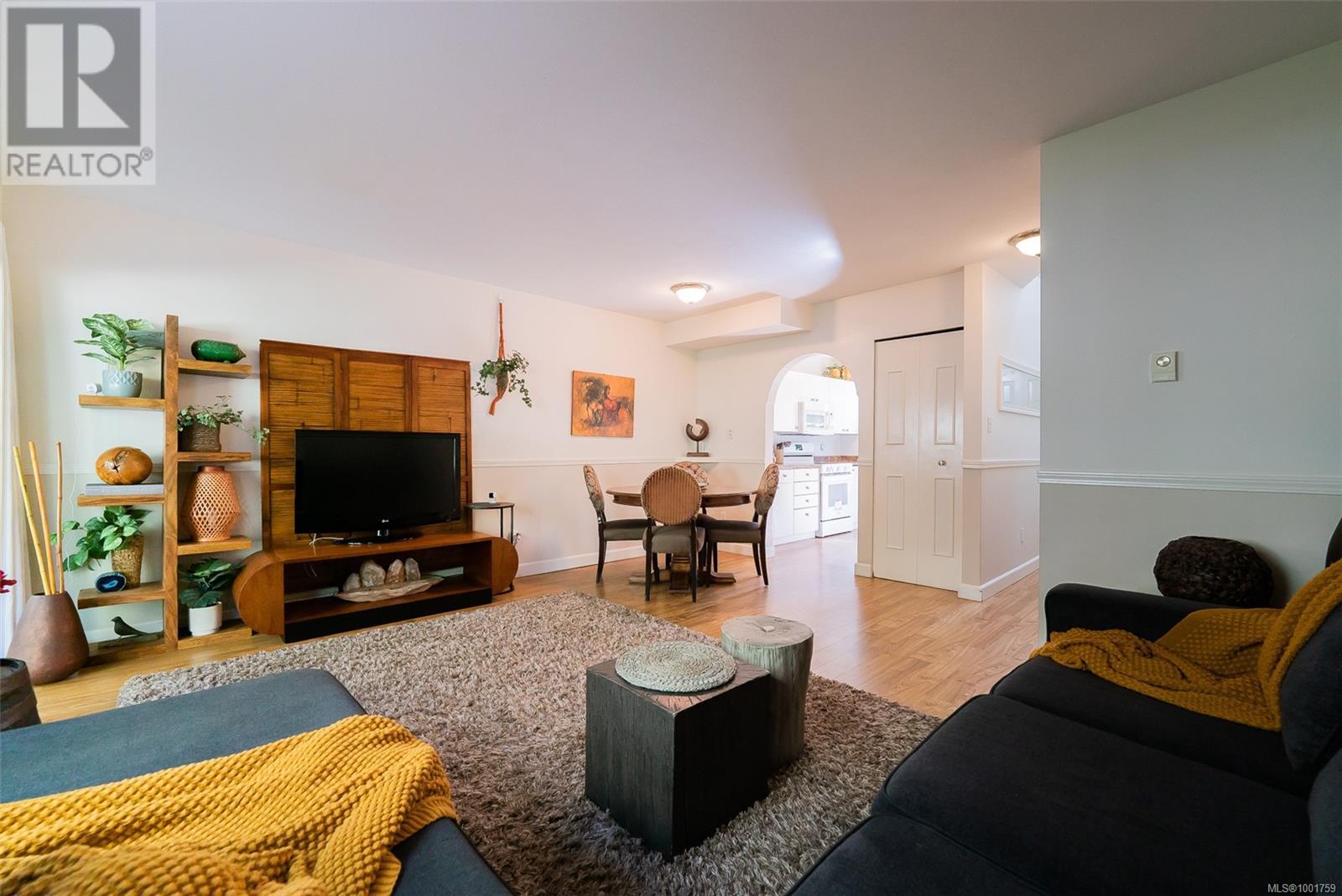 Photo 5 of 2 3470 Hillside Ave, Nanaimo BC