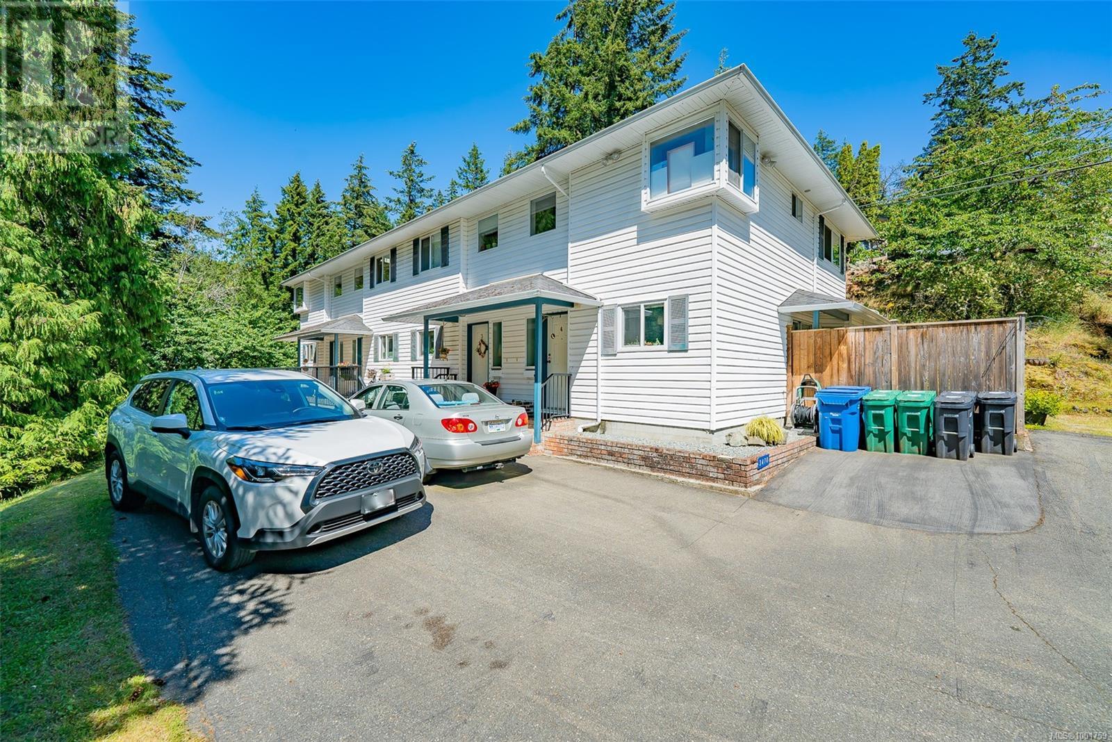 Photo 3 of 2 3470 Hillside Ave, Nanaimo BC