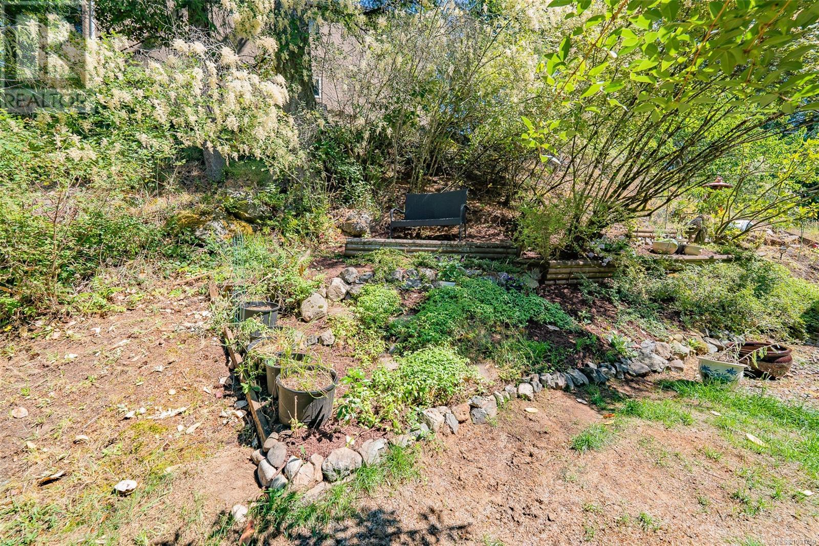 Photo 34 of 2 3470 Hillside Ave, Nanaimo BC
