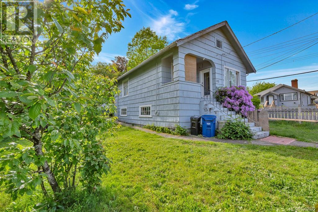 Photo 4 of 307 311 315 Holly Ave, Nanaimo BC