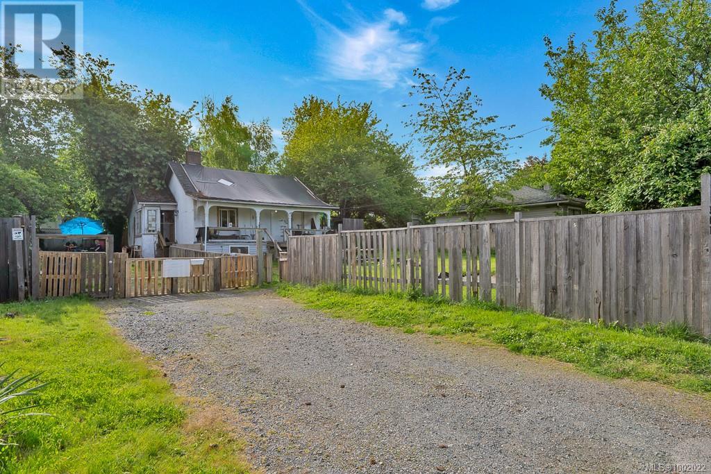 Photo 9 of 307 311 315 Holly Ave, Nanaimo BC