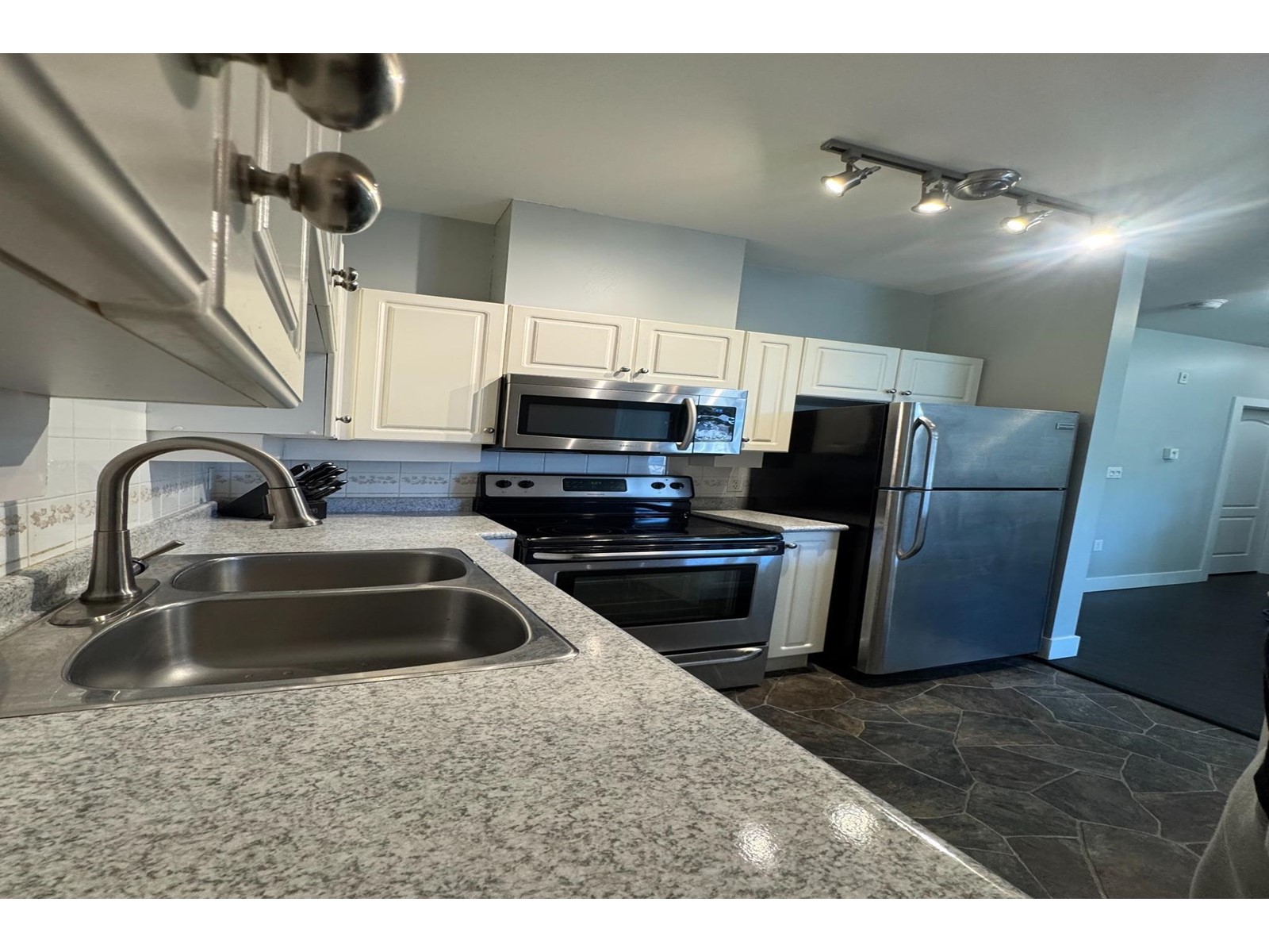 403 5475 201 STREET, Langley real estate listing R3009976