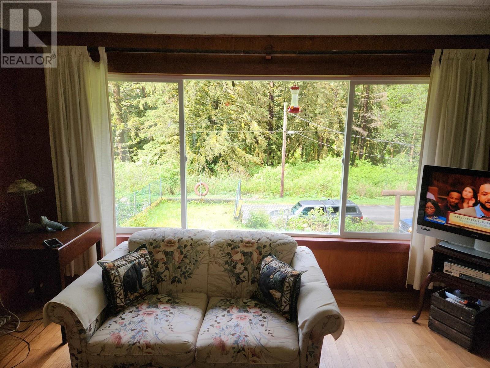 102 GARDEN DRIVE, Bella Coola