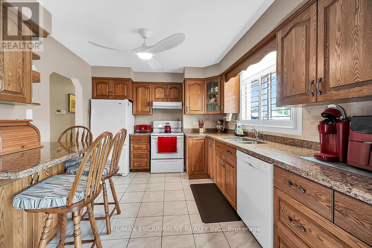 Photo 13 of 102 Kennedy Avenue, Hamilton ON