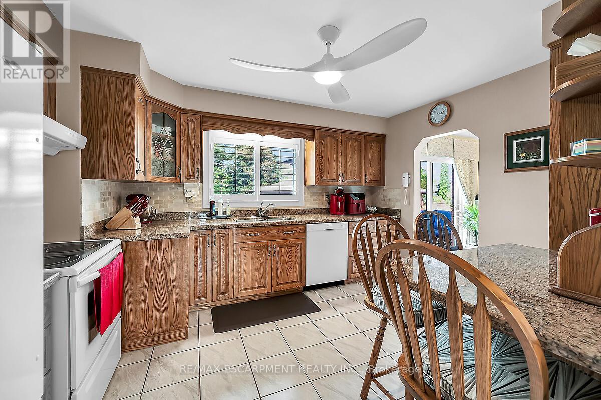 Photo 14 of 102 Kennedy Avenue, Hamilton ON